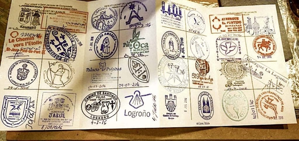 La Credencial del Peregrino: qué es y cómo conseguirla 2 credencial-del-peregrino-camino-latino